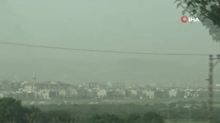 Gözyüzü griye döndü. Araçlar tozla kaplandı. Görenler telefonuna sarıldı - Resim: 12